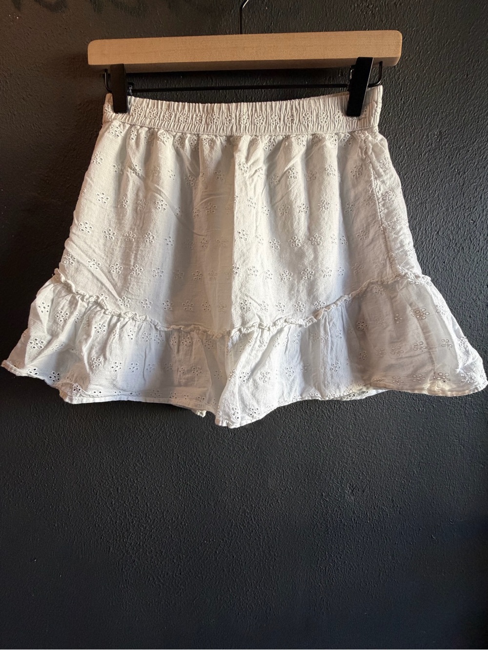 Hollister White Eyelet Ruffle Skort